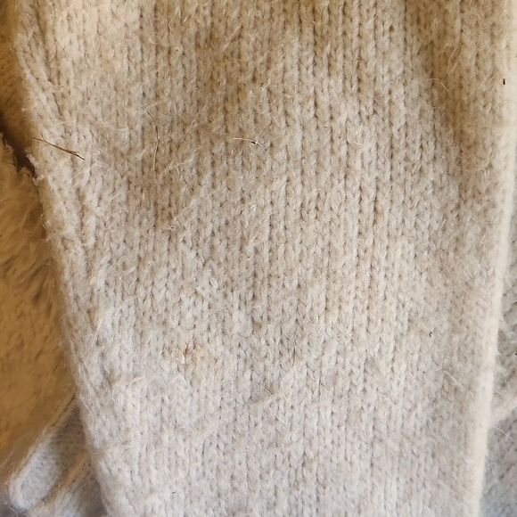 Magaschoni faux fur sweater M cozy comfy fall winter. - Picture 8 of 8